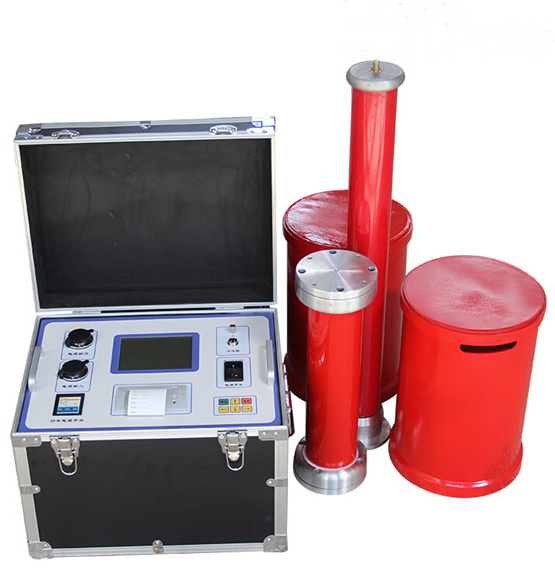 LCCL-2000交流耐壓諧振設(shè)備主要針對(duì)10kV、35kV、110kV、220kV、變電站及線路等所有電氣主設(shè)備的交流耐壓試驗(yàn)設(shè)計(jì)制造。電抗器采用多只分開設(shè)計(jì)，既可滿足高電壓、小電流的設(shè)備試驗(yàn)條件要求，又能滿足低電壓的交流耐壓試驗(yàn)要求，具有較寬的適用范圍，是地、市、縣級(jí)高壓試驗(yàn)部門及電力安裝、修試工程單位理想的耐壓設(shè)備。