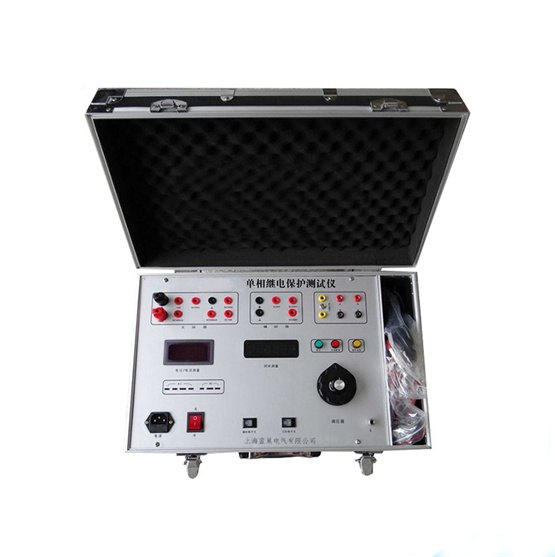 LCJB10C單相繼電保護(hù)校驗(yàn)儀實(shí)現(xiàn)簡化操作的前提下，增加儀器的功能，能對(duì)各種常見的繼電器進(jìn)行各項(xiàng)校驗(yàn)且面板布置精巧，讓操作者操作簡便，一目了然，因而贏得了廣大用戶的一致好評(píng)。