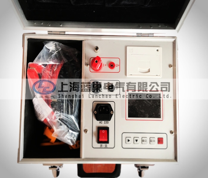 LCHL-100A回路電阻測(cè)試儀采用32位ARM內(nèi)核作為處理的核心，對(duì)整機(jī)進(jìn)行控制，自動(dòng)完成自校、穩(wěn)流判斷、數(shù)據(jù)處理、阻值顯示等功能，可測(cè)量各種高壓開(kāi)關(guān)及電器的接觸電阻、回路電阻和變電站母線電阻，電力線接點(diǎn)電阻，焊縫接觸電阻。該儀器體積小、重量輕，極大的方便了工作人員的使用。