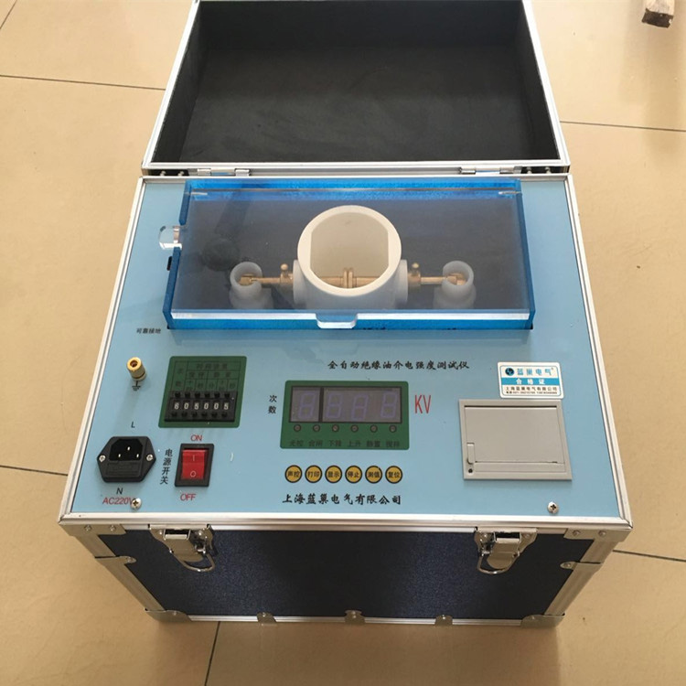 絕緣油介電強度測試儀,是用于變壓器油，潤滑油，等工業(yè)油等油耐壓和電壓擊穿的試驗儀器，具有多次連續(xù)試驗，打印結(jié)果，電壓可設(shè)等多用途的儀器，t;13818349989(微信同號)